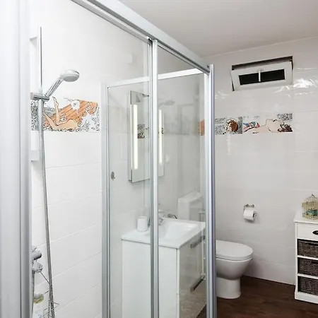 Wave N' Sea With A Private Pool 아파트