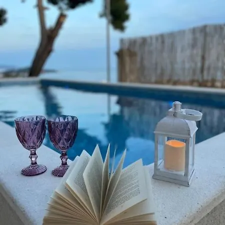 Wave N' Sea With A Private Pool