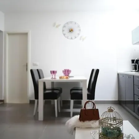 Wave N' Sea With A Private Pool *