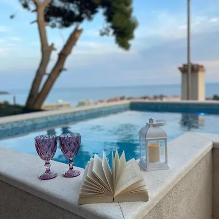 Wave N' Sea With A Private Pool *