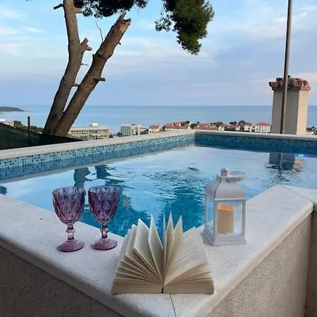 Wave N' Sea With A Private Pool *