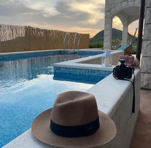 Wave N' Sea With A Private Pool * ドゥブロブニク