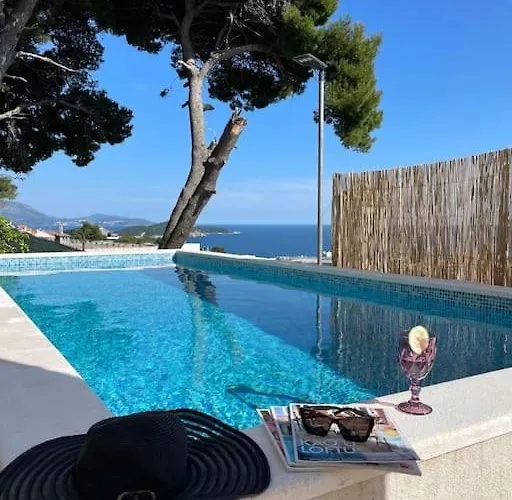Wave N' Sea With A Private Pool Apartment *