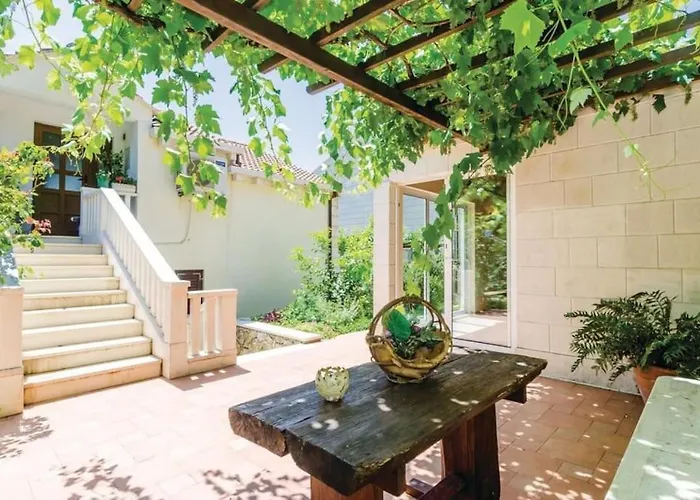 Wave N' Sea With A Private Pool ドゥブロブニク