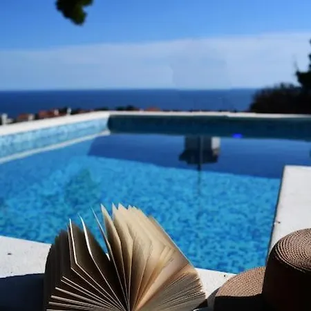 Wave N' Sea With A Private Pool דוברובניק