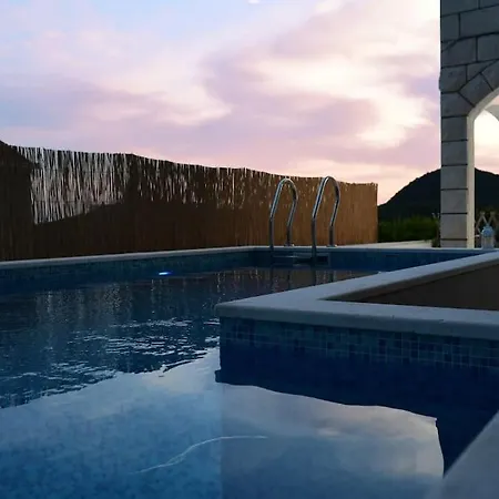 Wave N' Sea With A Private Pool דירה *